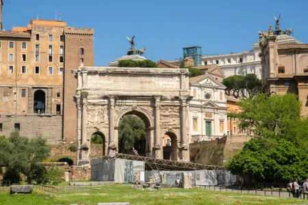Arch of Septimius Severus, Photo by Nicholas Martinelli on Unsplash